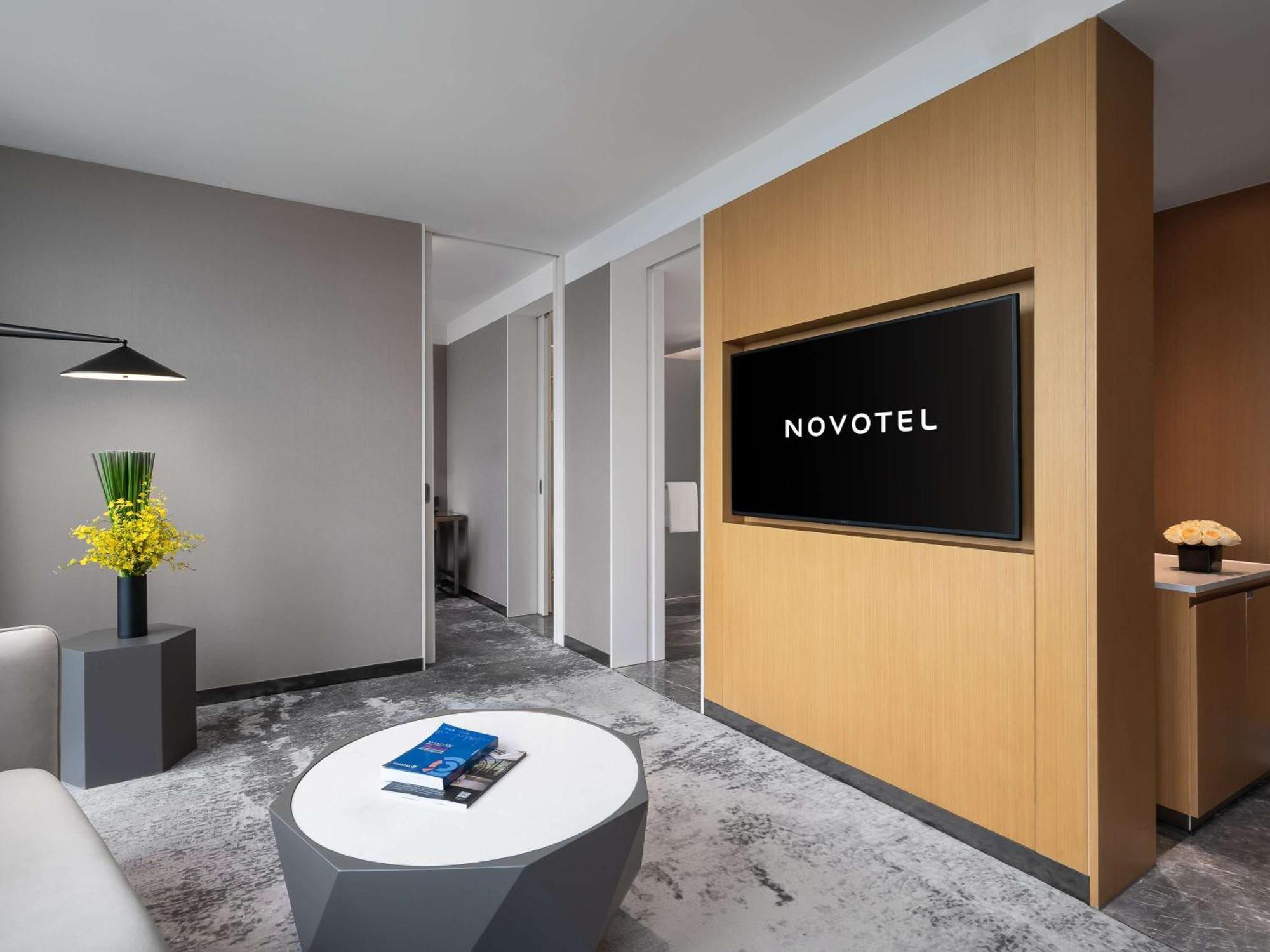 Novotel Guangzhou Baiyun Airport - Canton Fair Free Shuttle Bus & Official Registration Agency Экстерьер фото